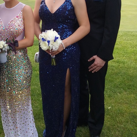 PROM DRESS - Picture 2 of 4